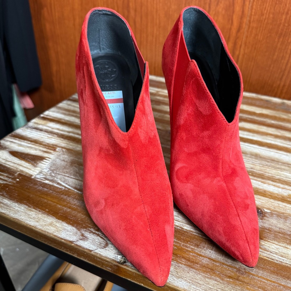 Guess Ondrea Red Suede Pointed Toe Stiletto Bootie Pumps Womens 7.5 Glam Chic - Picture 3 of 12
